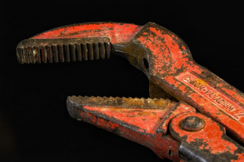 plombier-ST PIERRE-min_pipe-wrench-318084